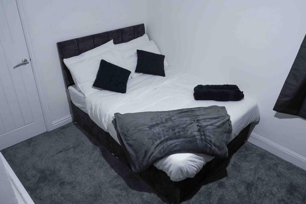 Stunning Two Bed City Centre Apartment ليدز المظهر الخارجي الصورة