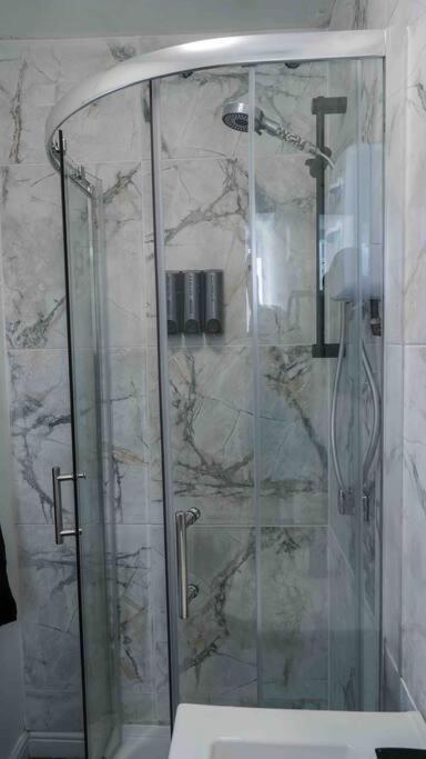 Stunning Two Bed City Centre Apartment ليدز المظهر الخارجي الصورة